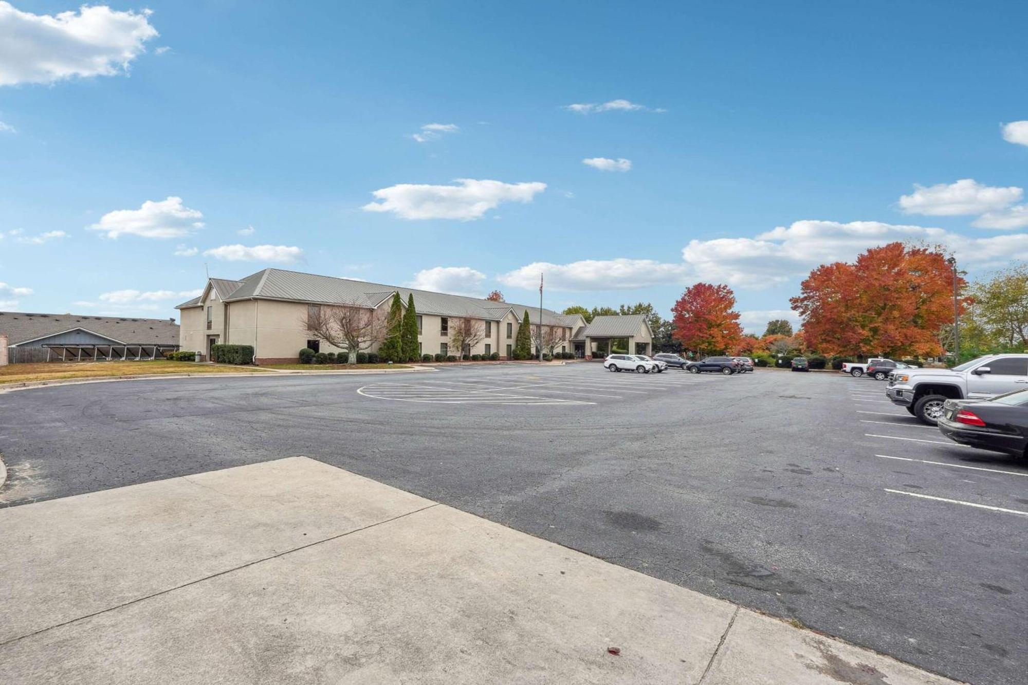 Quality Inn & Suites Dawsonville Exterior photo