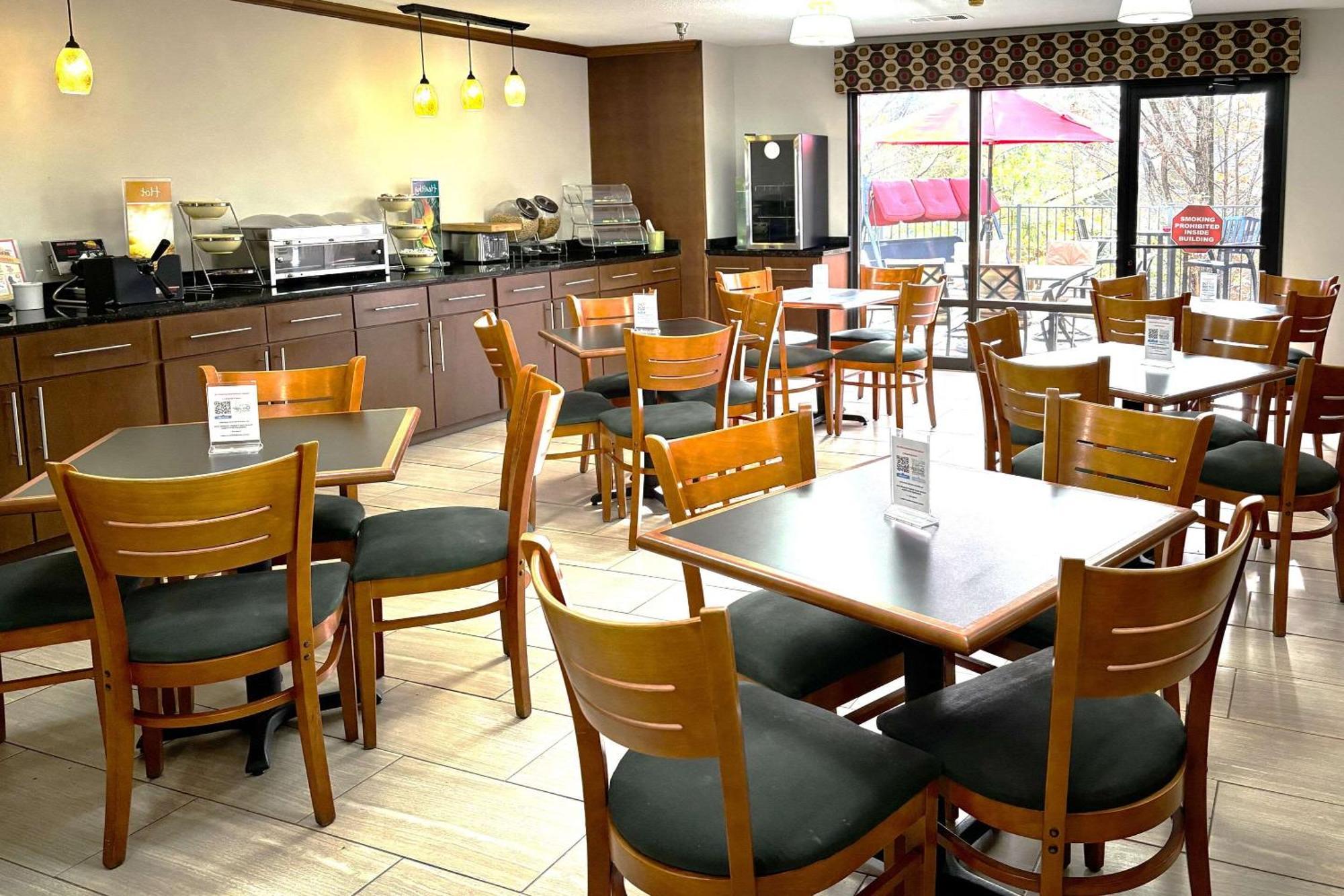 Quality Inn & Suites Dawsonville Exterior photo